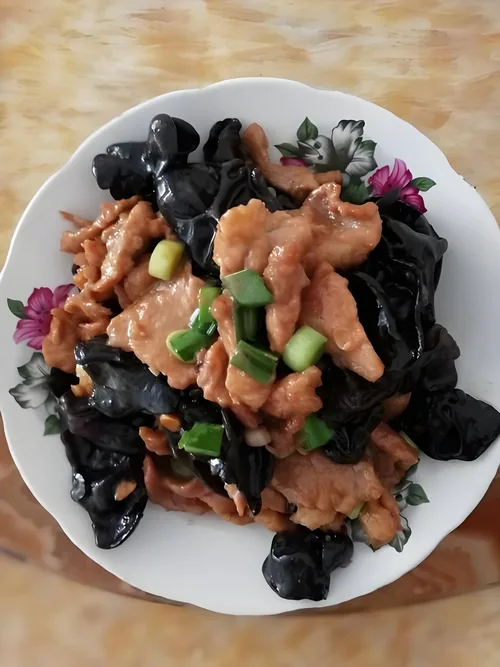 鸡胸肉炒木耳