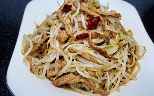 豆芽炒肉丝