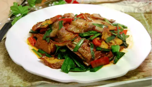 蒜苗回锅肉