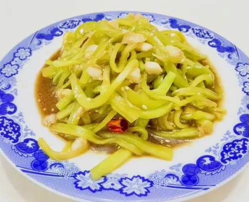 凉拌莴笋丝