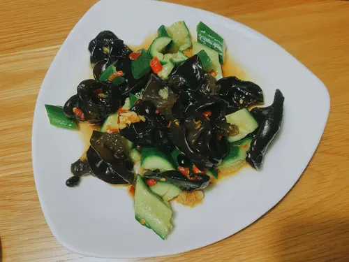 凉拌黄瓜木耳