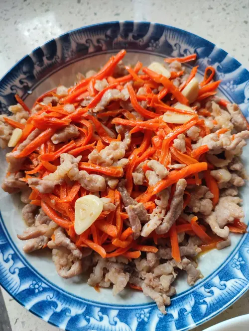 胡萝卜炒肉丝