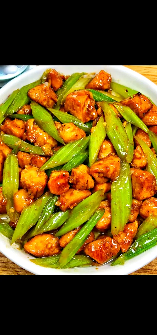 鸡胸肉炒西芹