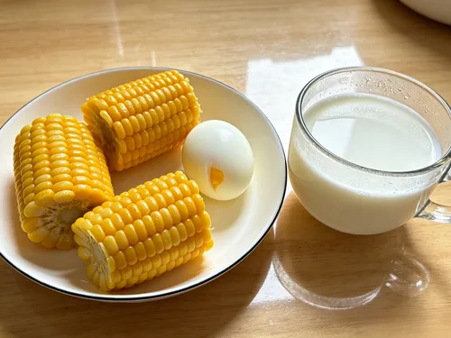 玉米鸡蛋配牛奶